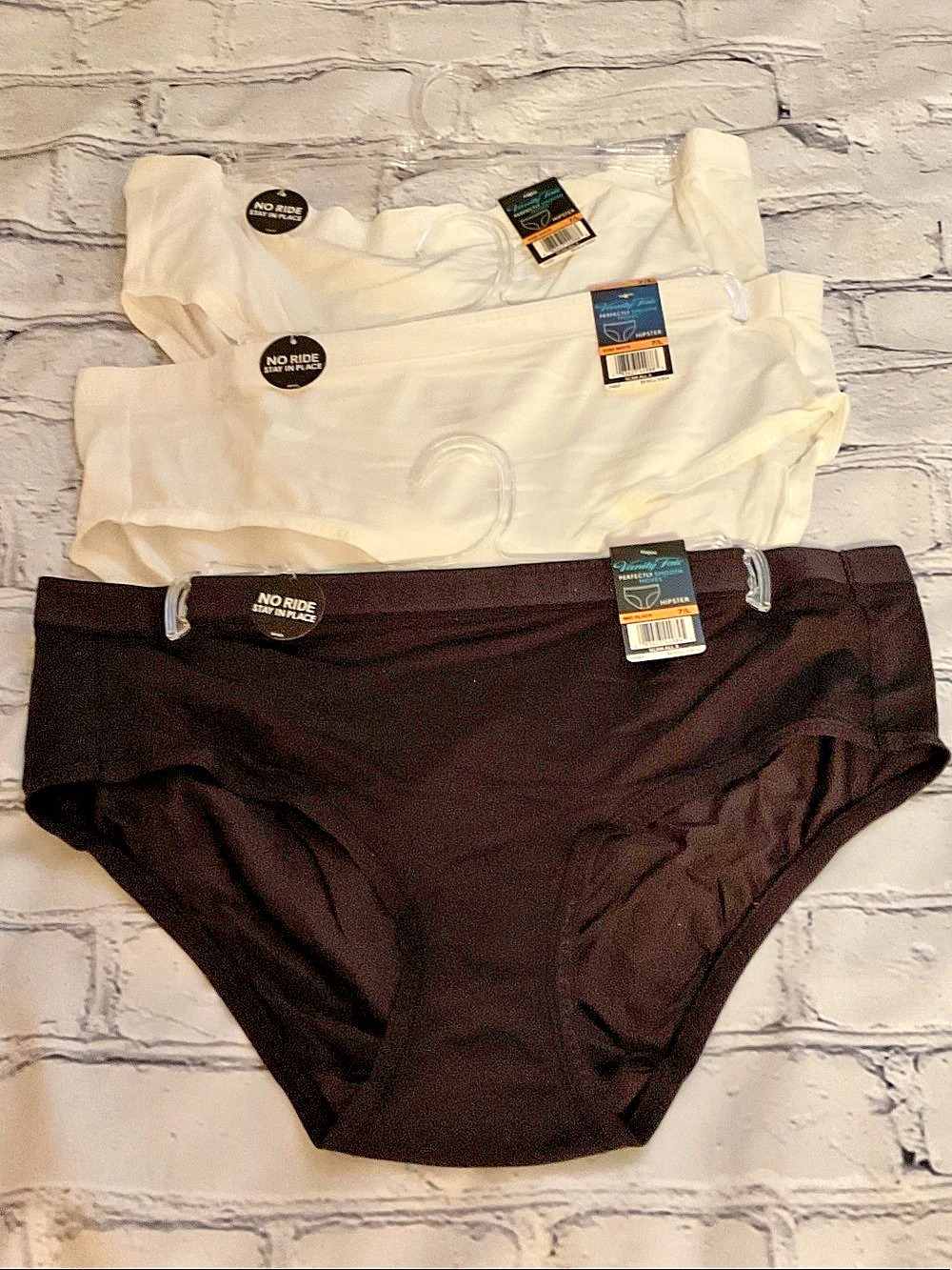 NWT 3 Pair of Vanity Fair Perfectly Smooth Moves Hipster Panties 2 White 1 Black